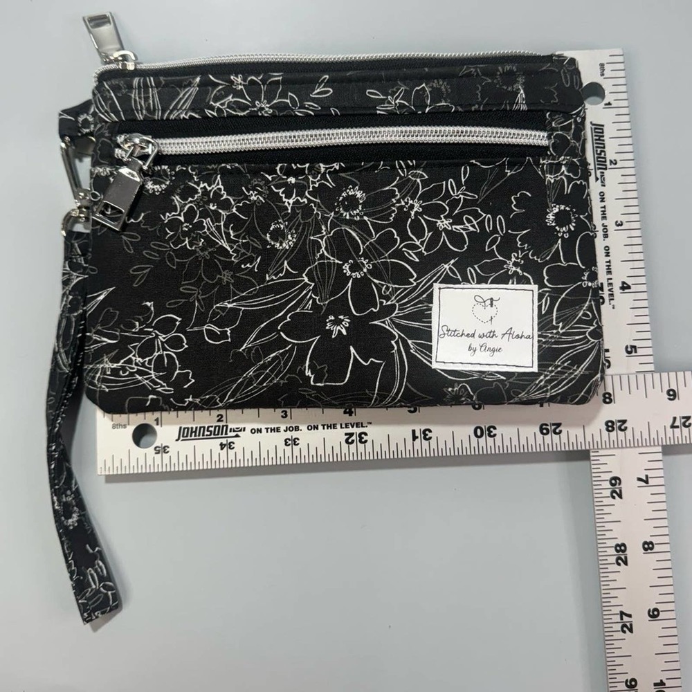 Floral White on Black Wristlet Purse Handmade - Picture 9 of 9